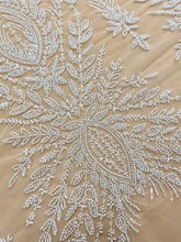 Dantela Couture Ivory cu Model Simetric, cu Margele si Paiete